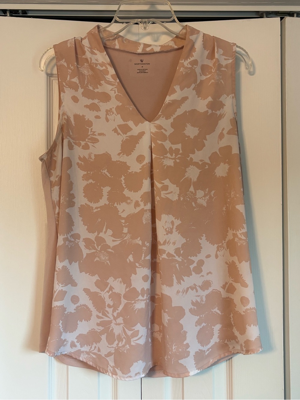 Worthington Blush and White Floral V-Neck Sleeveless Top